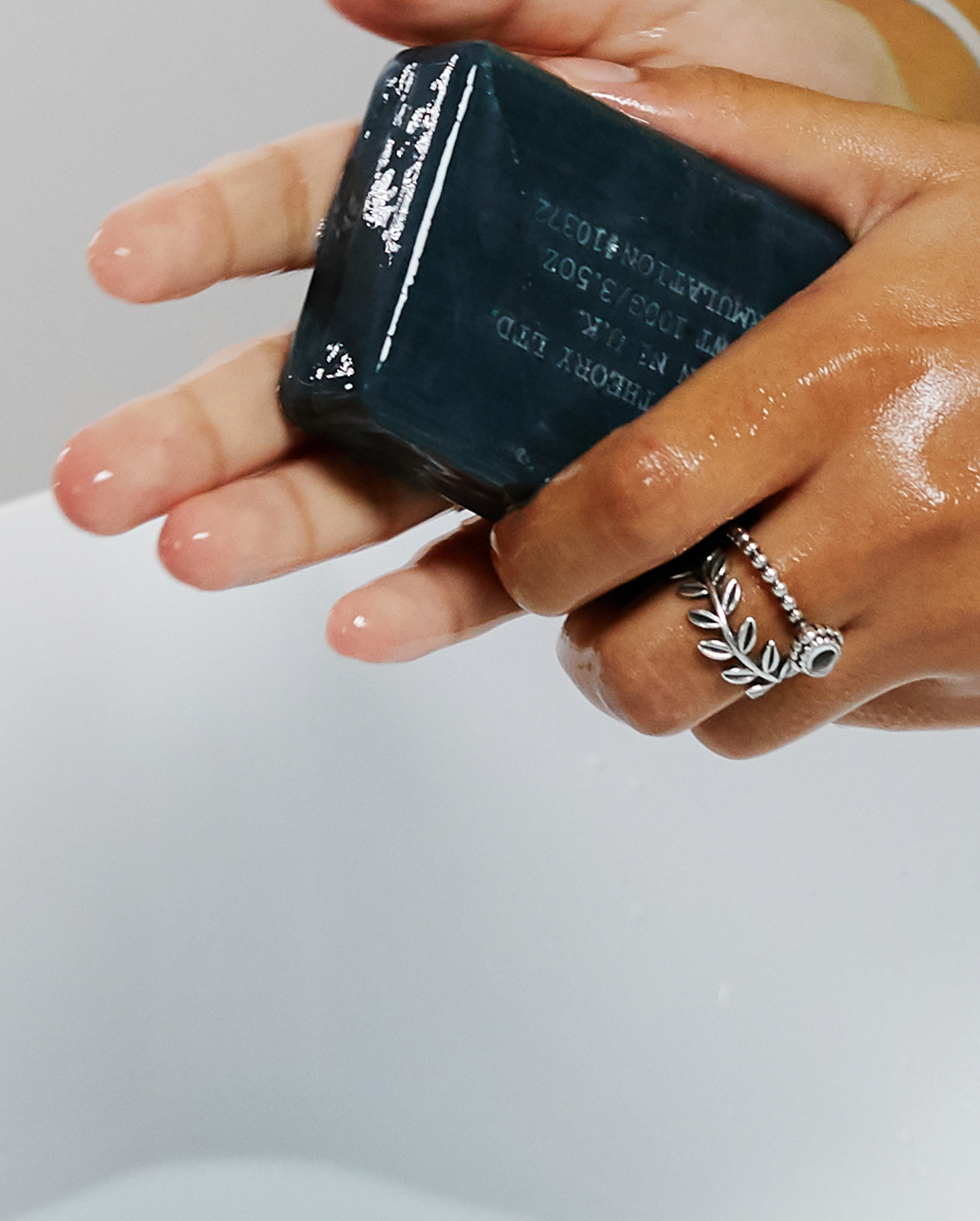 Anti-Breakout Facial Cleansing Bar